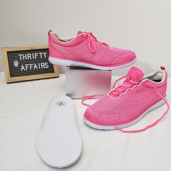 propet travelfit sneaker